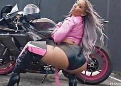 Vince Karter, Isiah Maxwell And Hayley Davies Pound Each Other In Wild Leather Threesome With Chains And C