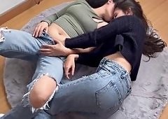 Lesbian Teacher ScarrottandCha Shows Scarlettandc to Orgasm