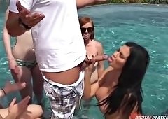 Bikini Lesbians Wild Cunnilingus Orgy on Beach